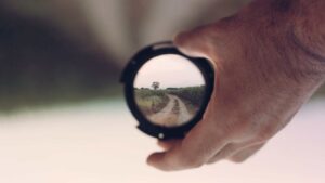 Crean un monóculo de AR que puede conectarse con ChatGPT