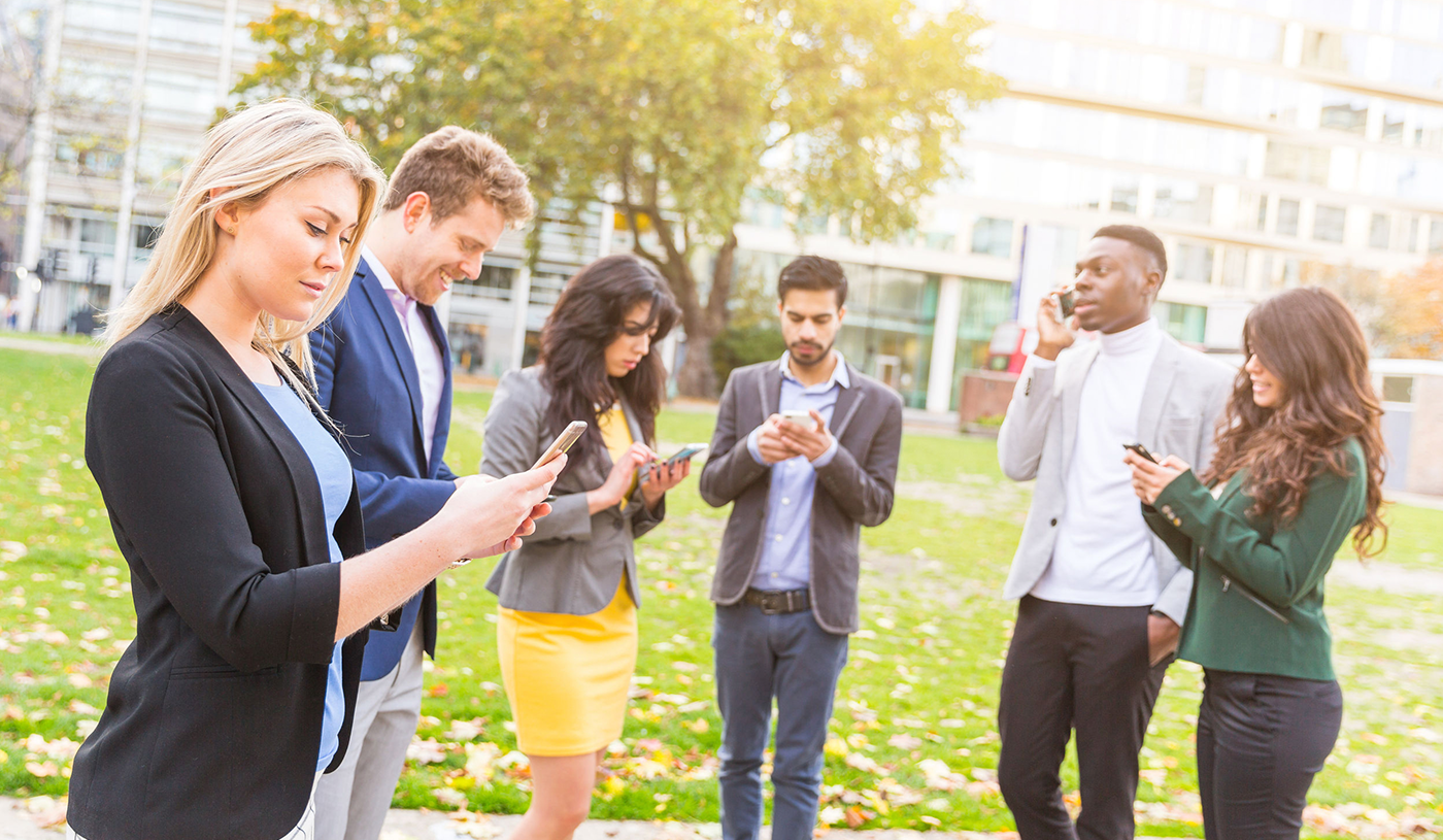 ¿Cómo puedo ahorrar costes en mis comunicaciones telefónicas y móviles?