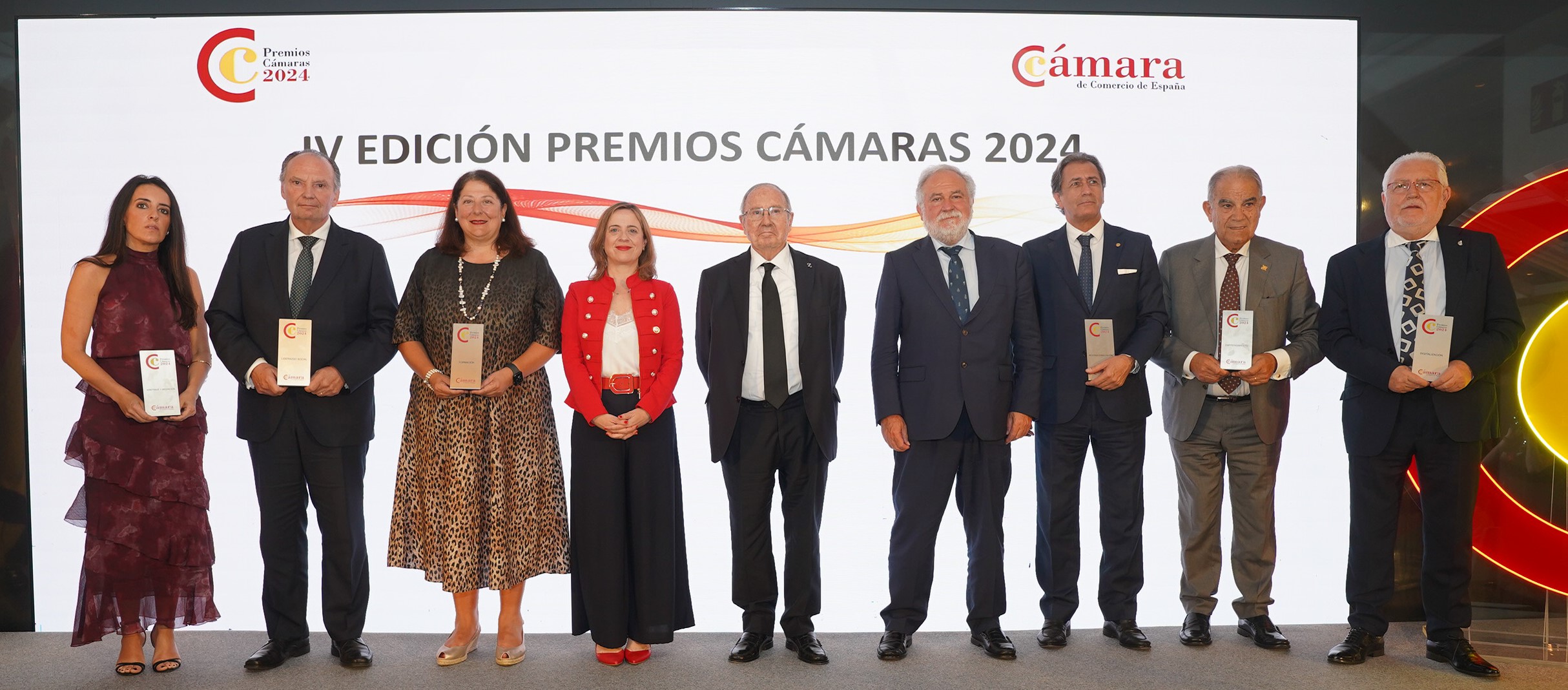 Cámara Valencia, reconocida con el Premio Cámaras 2024 por su liderazgo social ante la DANA